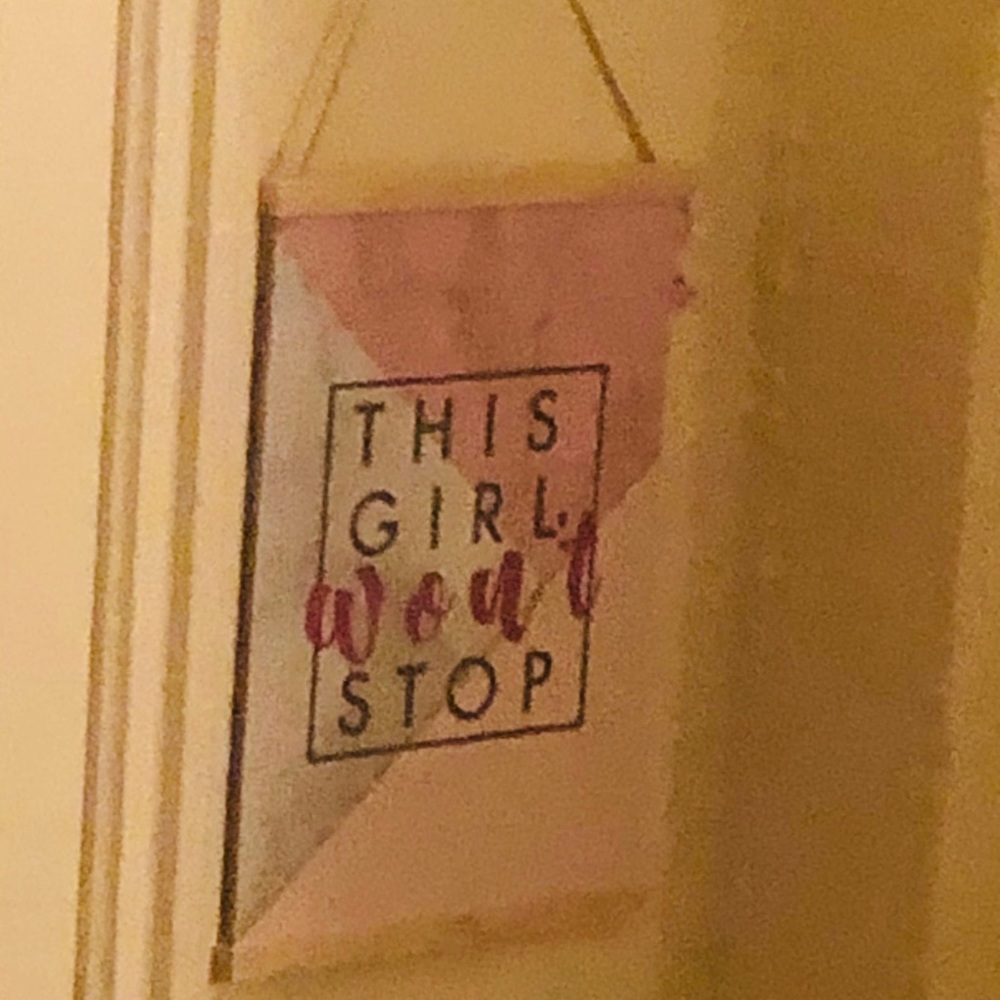 Hanging wall sign in pink 😍💕💕💕
